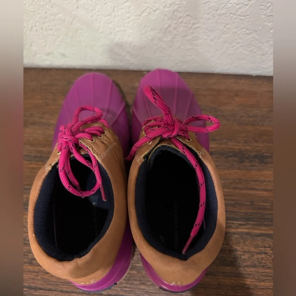 Tommy Hilfiger womens bohemain  Pink and Tan Women's Waterproof Duck Shoes Sz 10